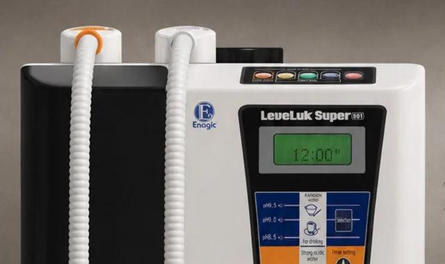 Sistemul cu furtun dublu al Super 501 și panoul de control cu cronometrul de producție în funcțiune